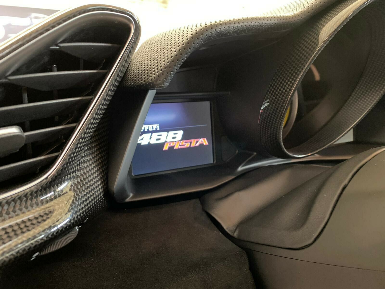 2020 Ferrari 488 Pista, 13/20