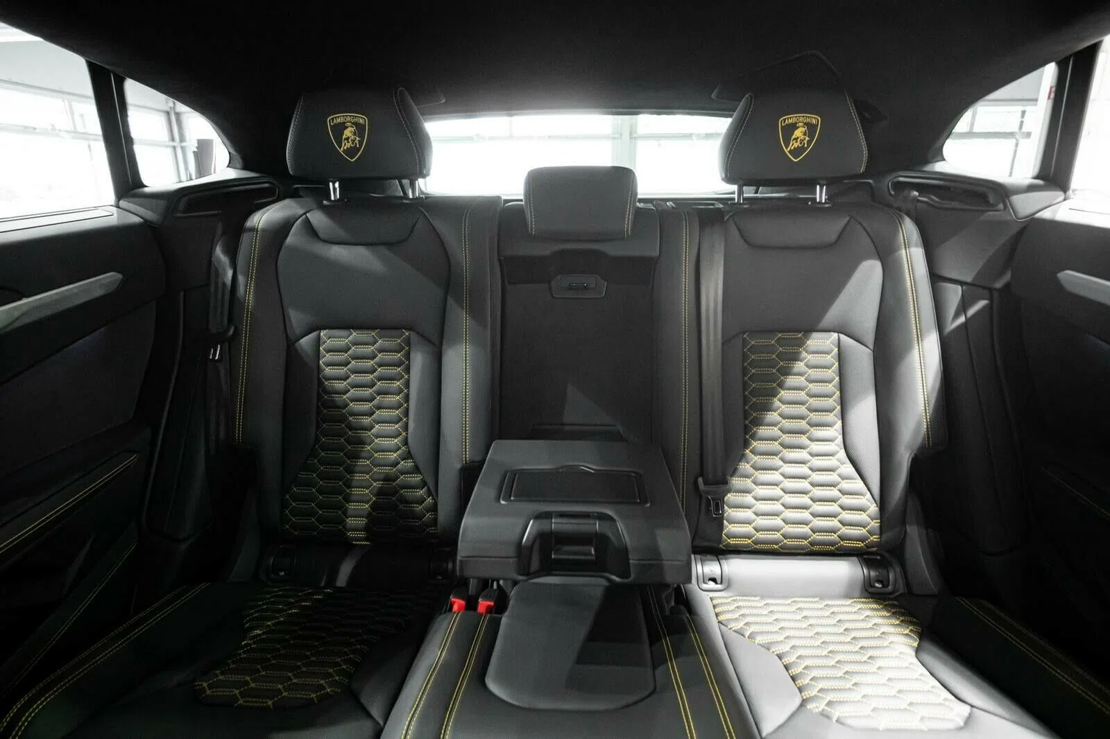 2020 Lamborghini Urus interior, seats, full leather, black