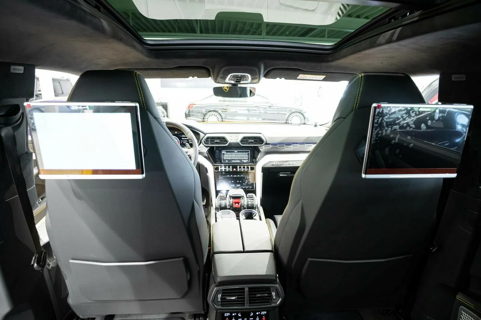 2020 Lamborghini Urus interior, seats, full leather, black