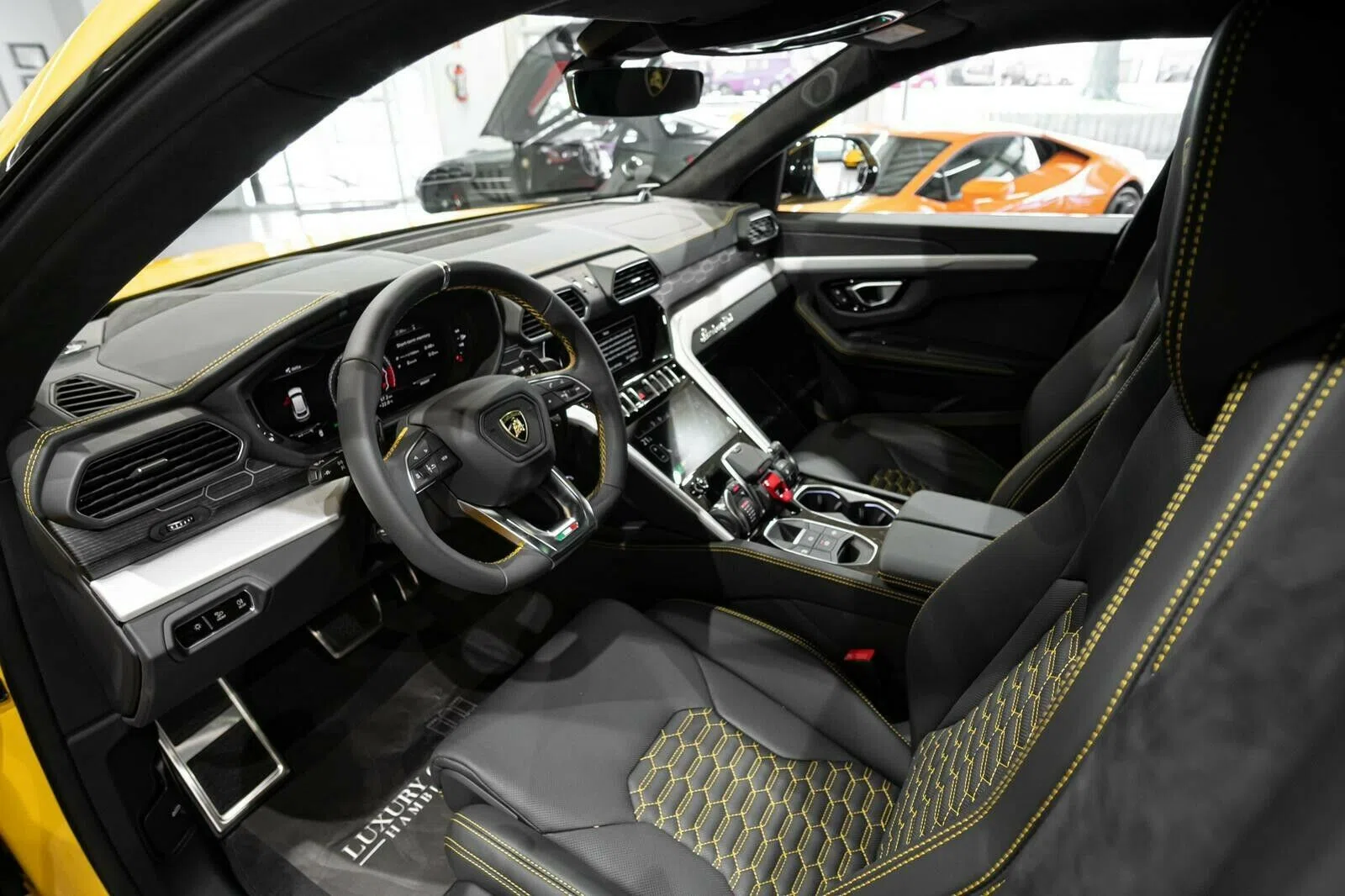 2020 Lamborghini Urus interior, dashboard, full leather, black