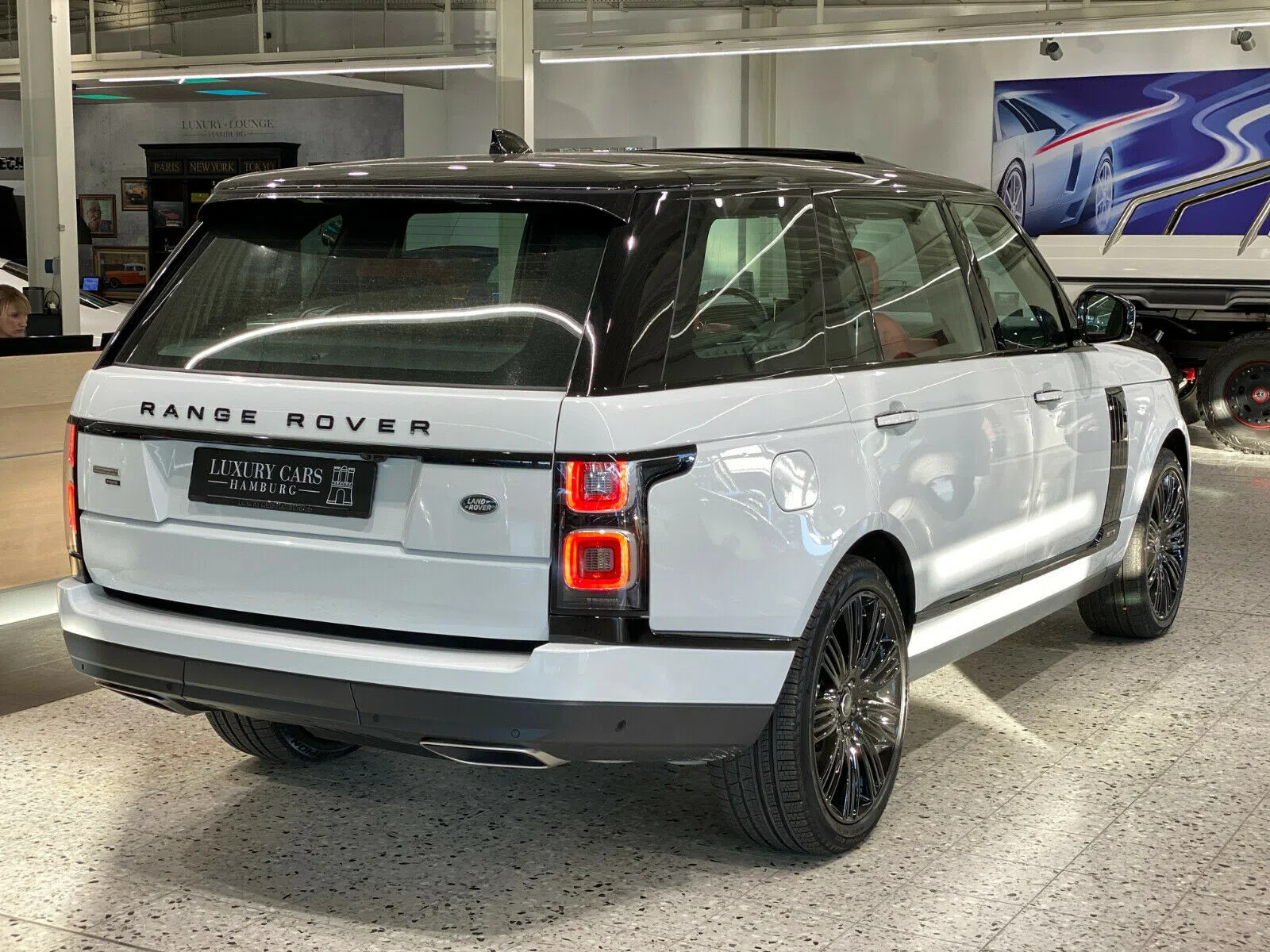 2020 Land Rover Range Rover LWB, rear three-quarter view, Fuji White