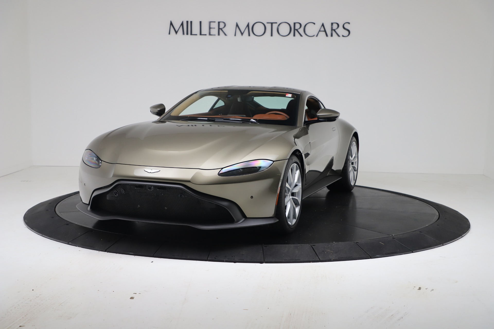 2020 Aston Martin Vantage Coupe, 2/19