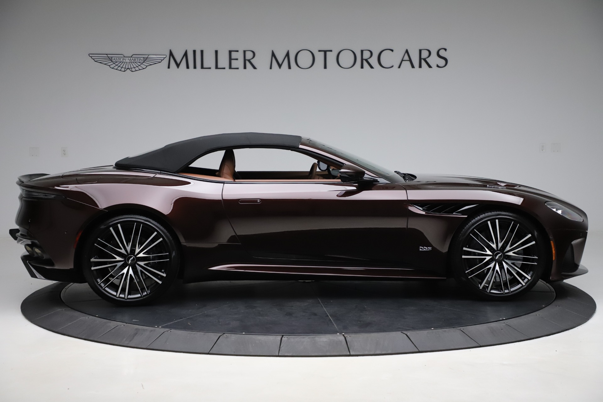 2020 Aston Martin DBS Superleggera Volante, 18/20
