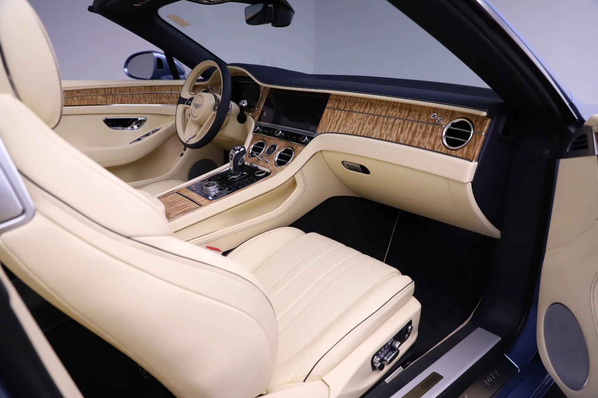 2020 Bentley Continental GTC V8 interior, Magnolia/ Imperial Blue