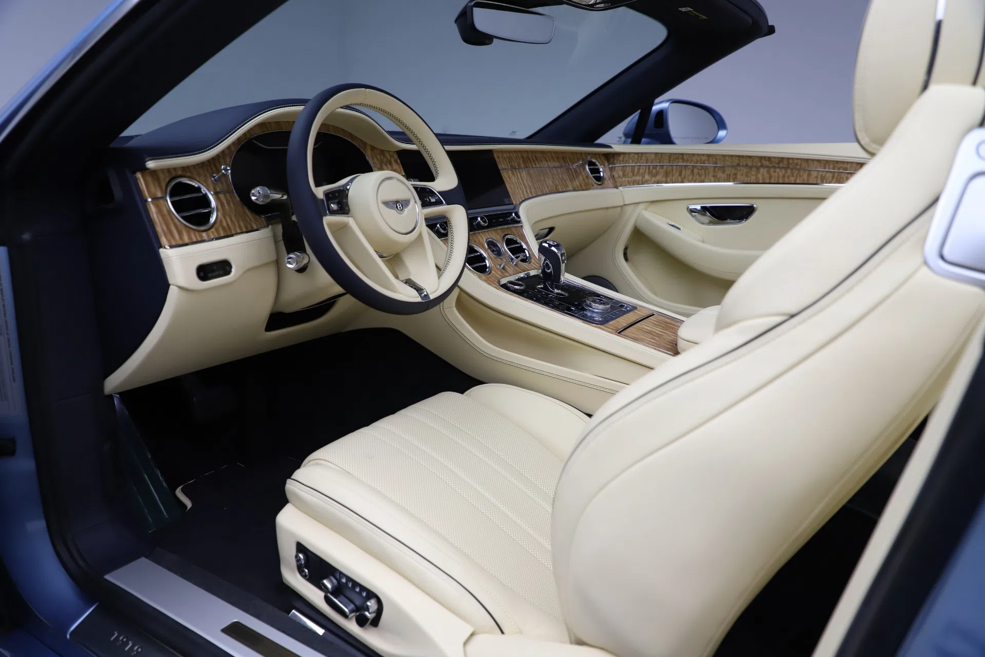 2020 Bentley Continental GTC V8 interior, dashboard, Magnolia/ Imperial Blue