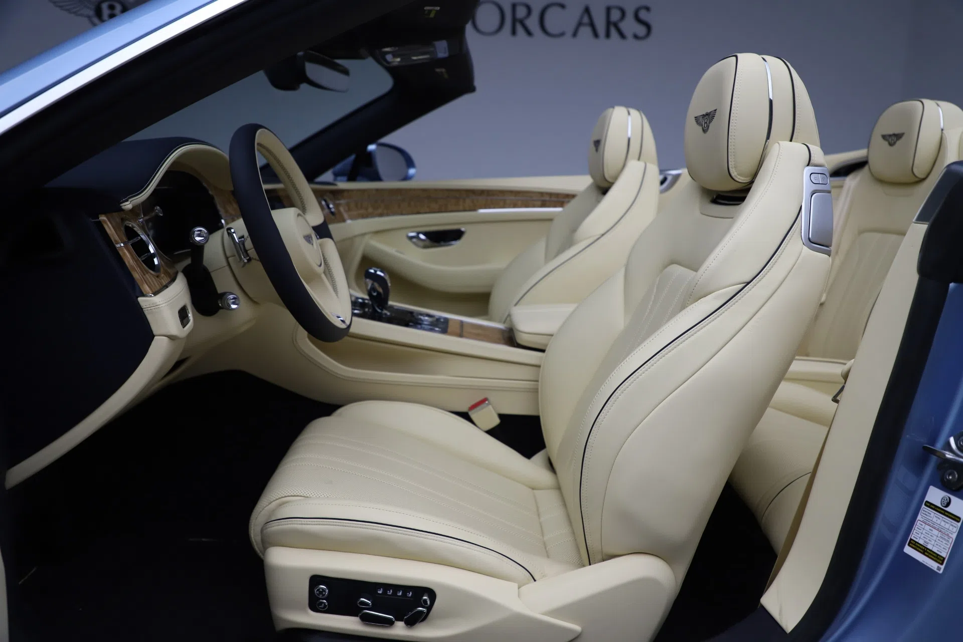 2020 Bentley Continental GTC V8 interior, seats, Magnolia/ Imperial Blue