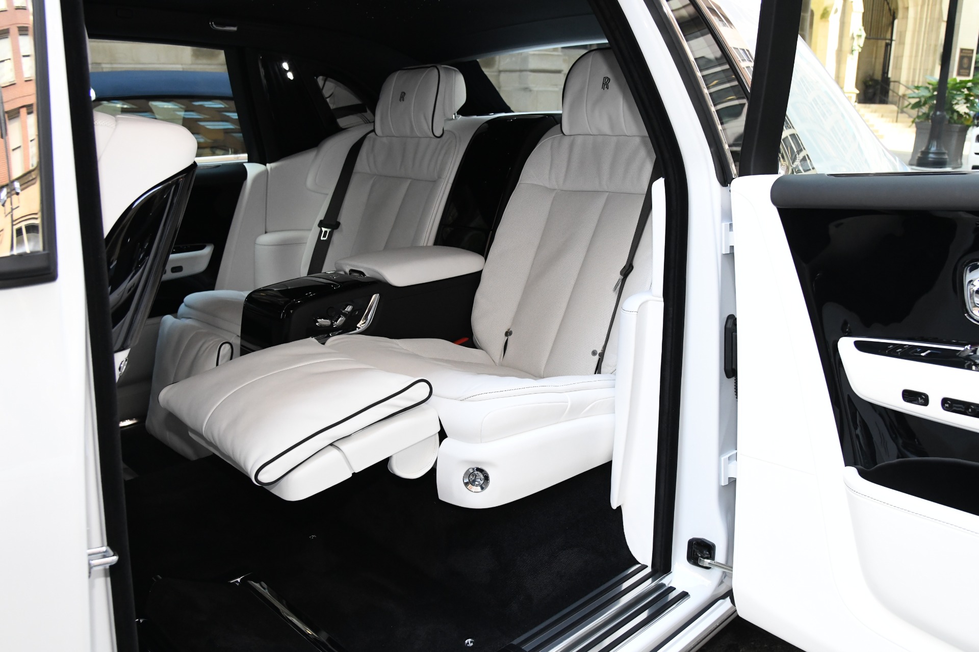 2020 New 2020 Rolls-Royce Phantom Extended Wheelbase EWB, 4/20
