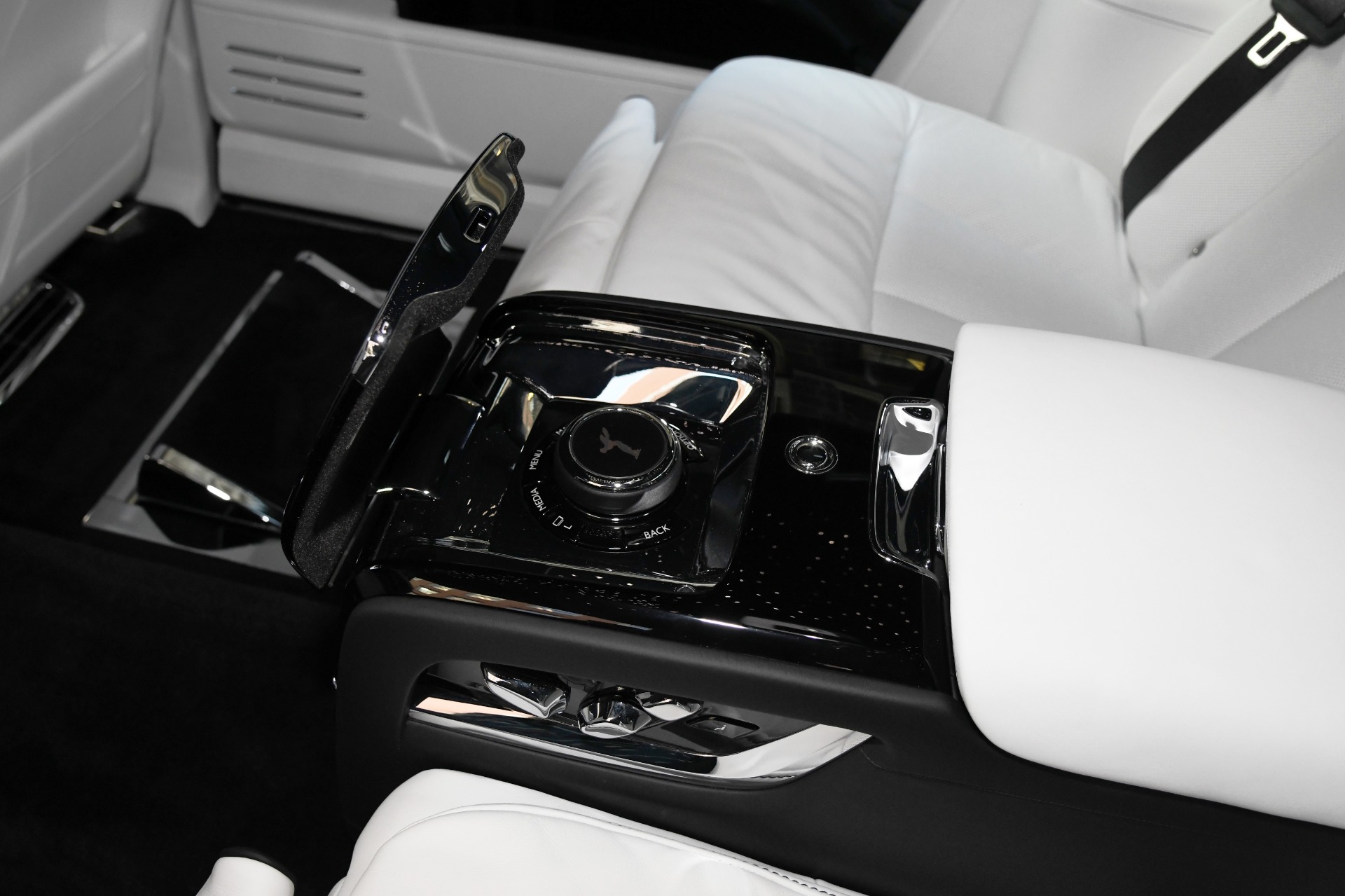 2020 New 2020 Rolls-Royce Phantom Extended Wheelbase EWB, 15/20