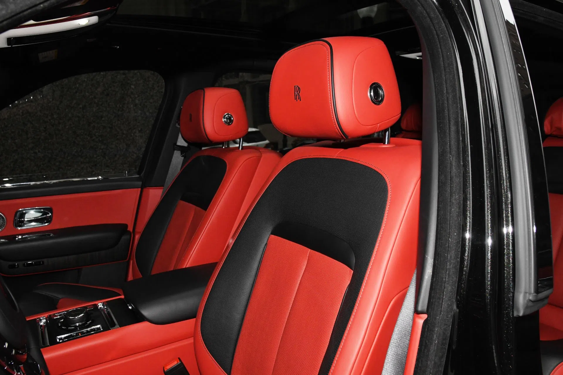 2019 Rolls-Royce Cullinan interior, seats, MUGELLO RED