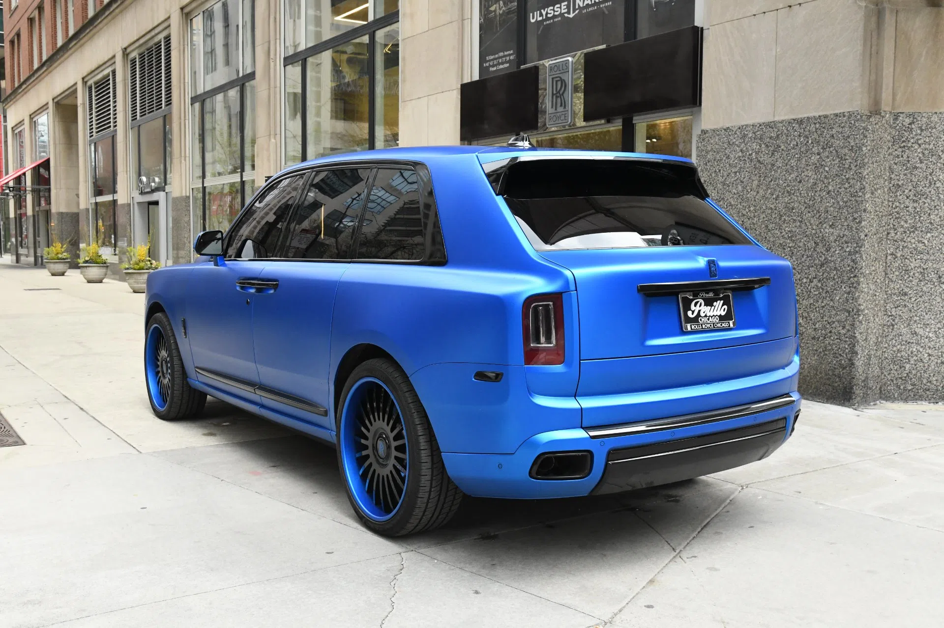 2019 Rolls-Royce Cullinan, rear three-quarter view, Black Diamond
