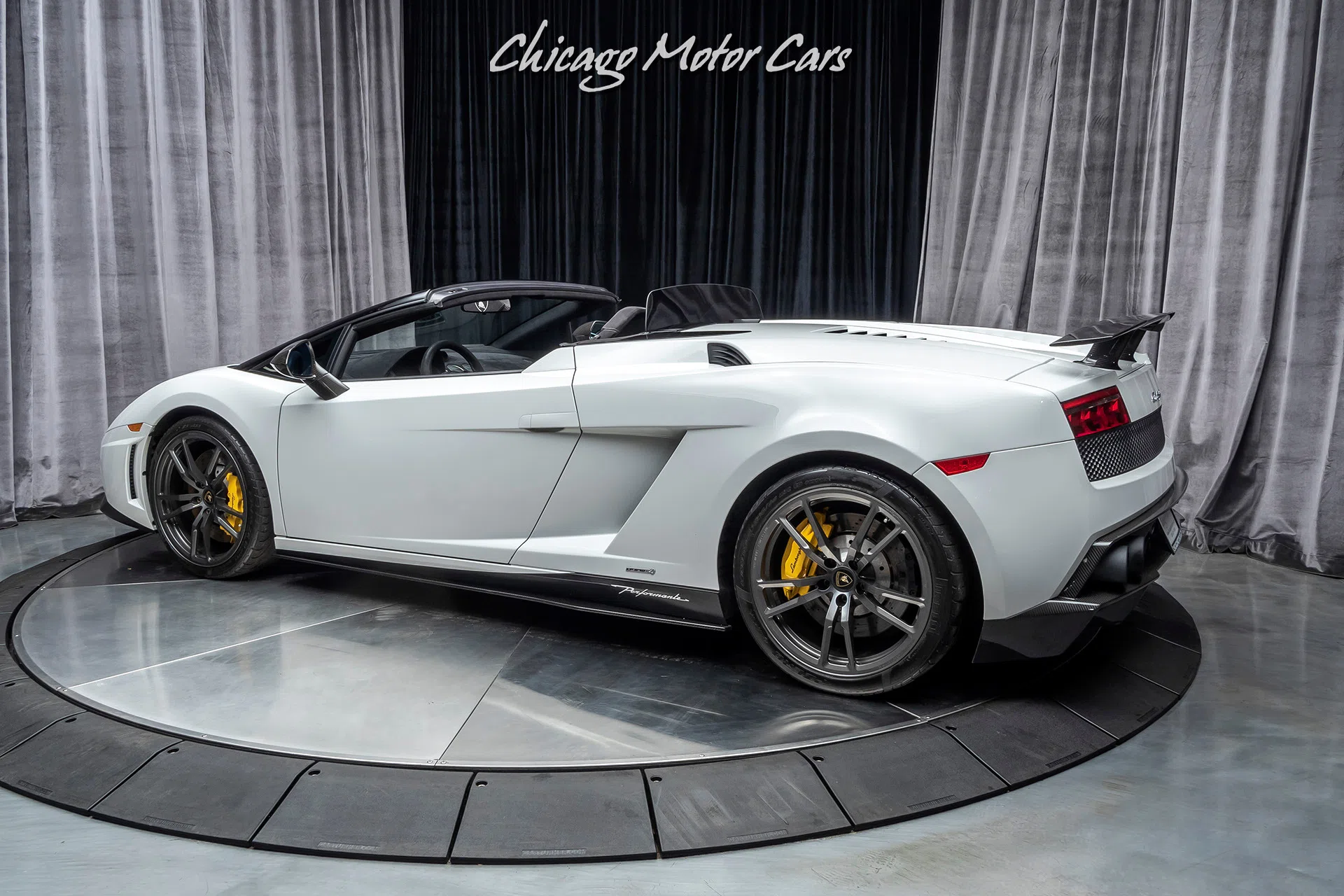 2011 Lamborghini Gallardo LP570-4 Performante Spyder for sale, exterior, Bianco Monocerous Solid Color (White)