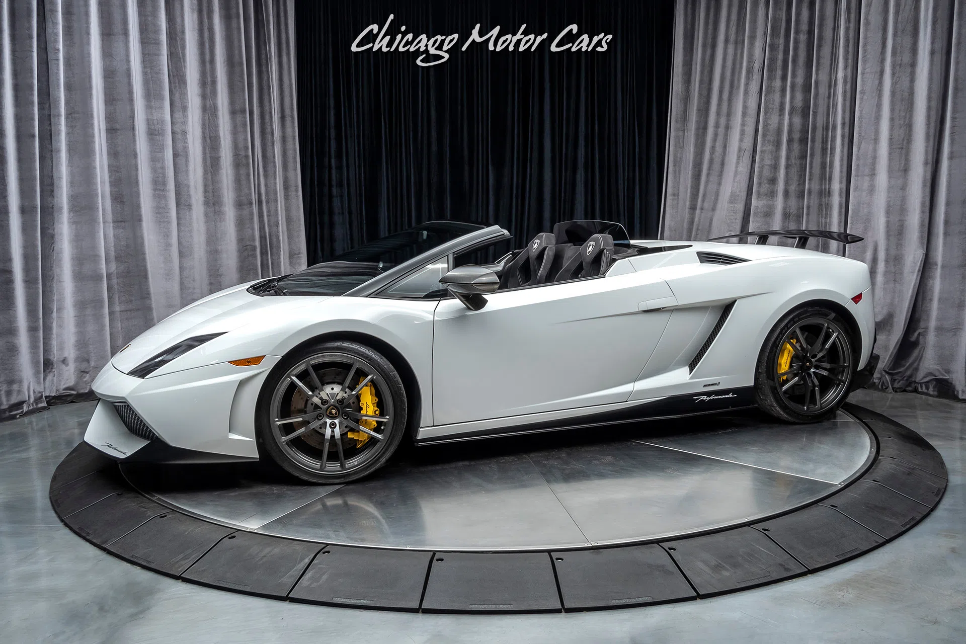 2011 Lamborghini Gallardo LP570-4 Performante Spyder for sale, exterior, Bianco Monocerous Solid Color (White)
