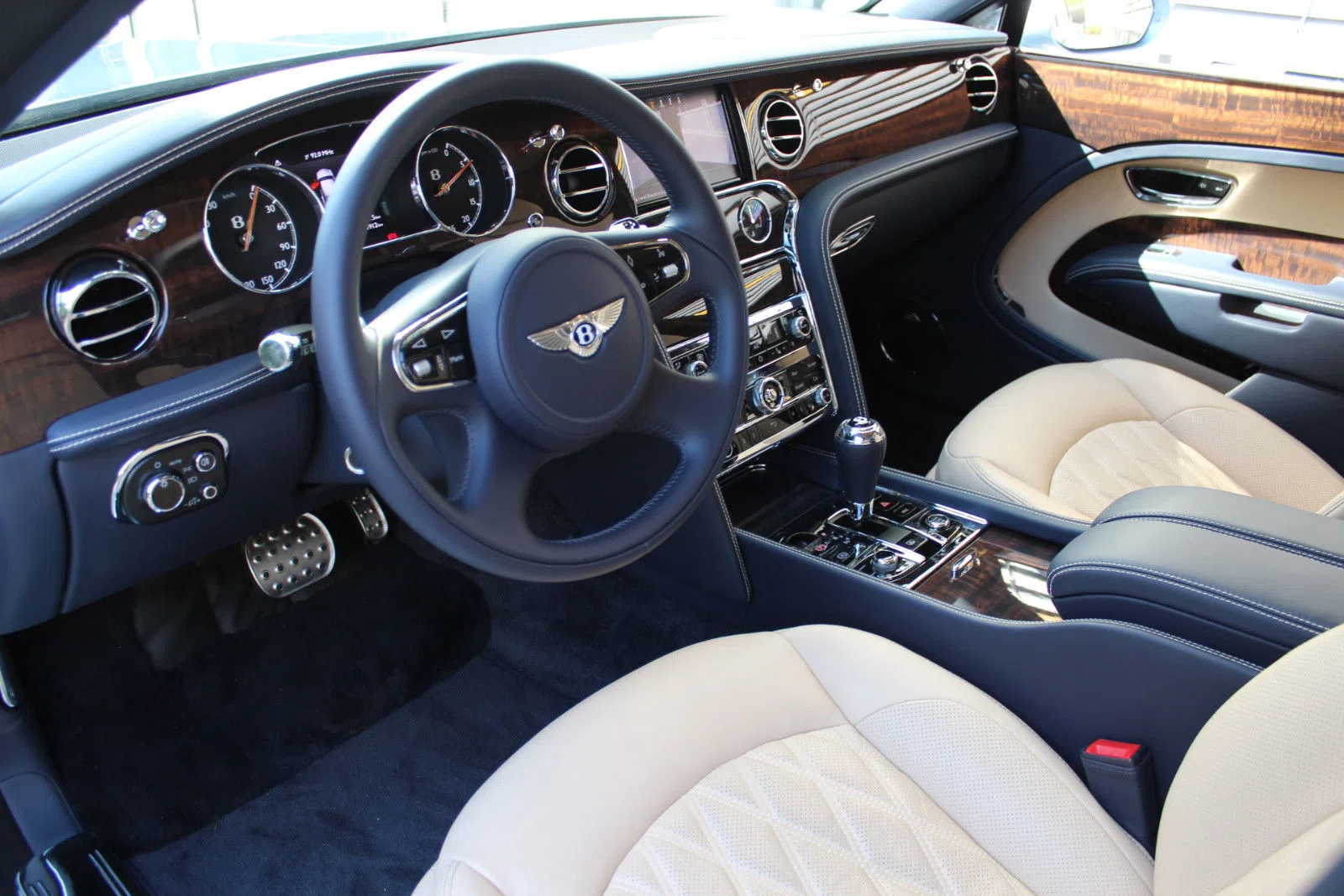 2017 Bentley Mulsanne Extended Wheelbase interior, dashboard, Vollleder