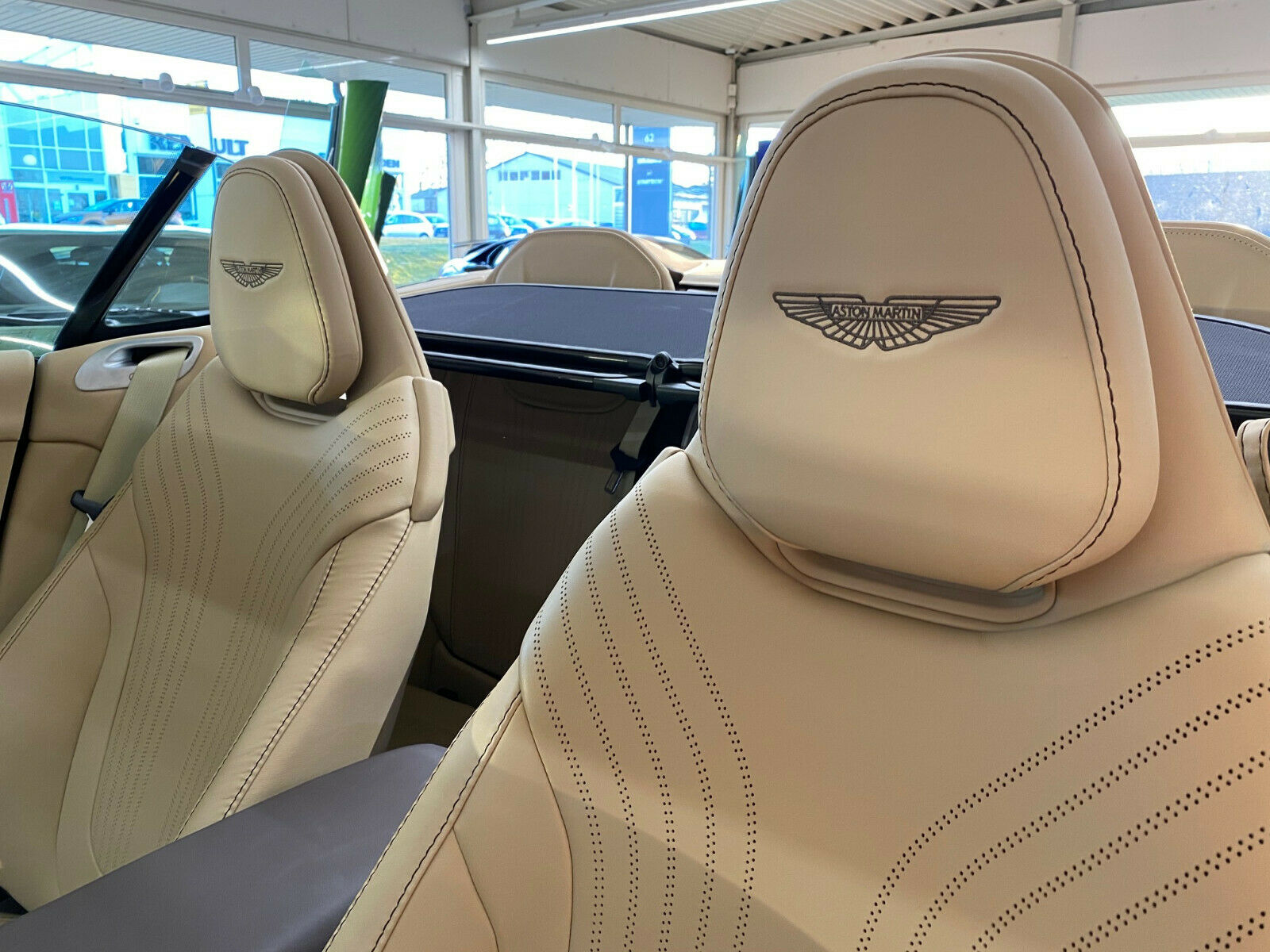 2018 Aston Martin DB11 4.0 V8 Volante, 14/20
