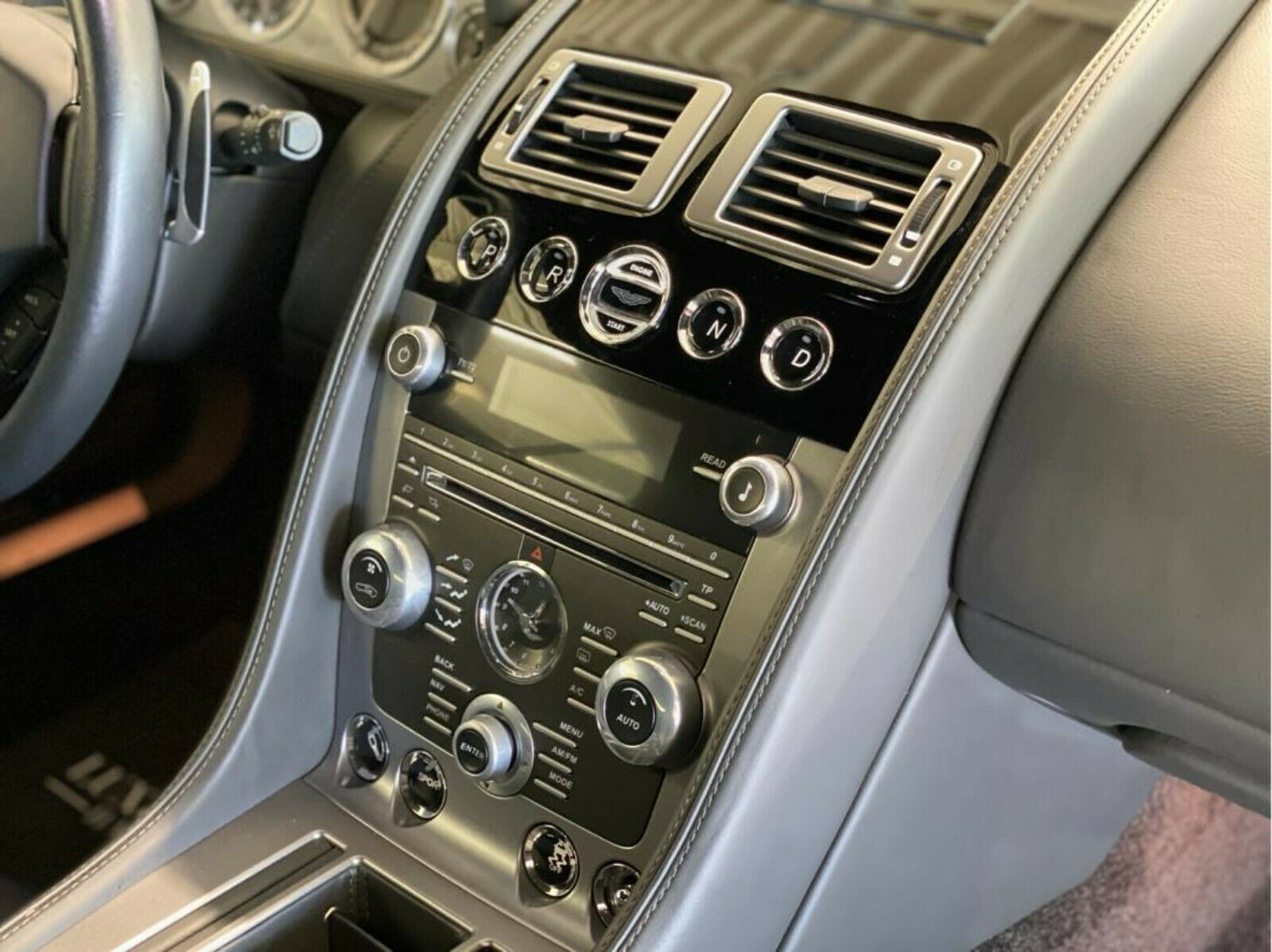 2015 Aston Martin DB9 Volante, 15/16