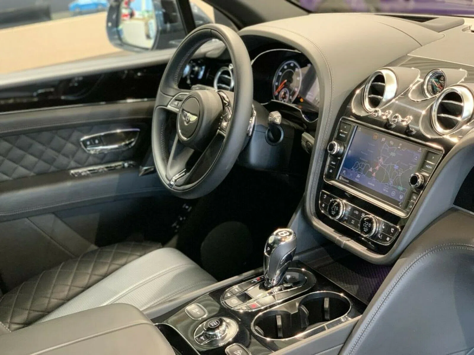 2018 Bentley Bentayga V8 MULLINER, 6/18