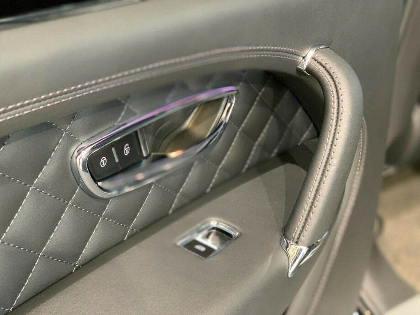 2018 Bentley Bentayga V8 MULLINER, 14/18