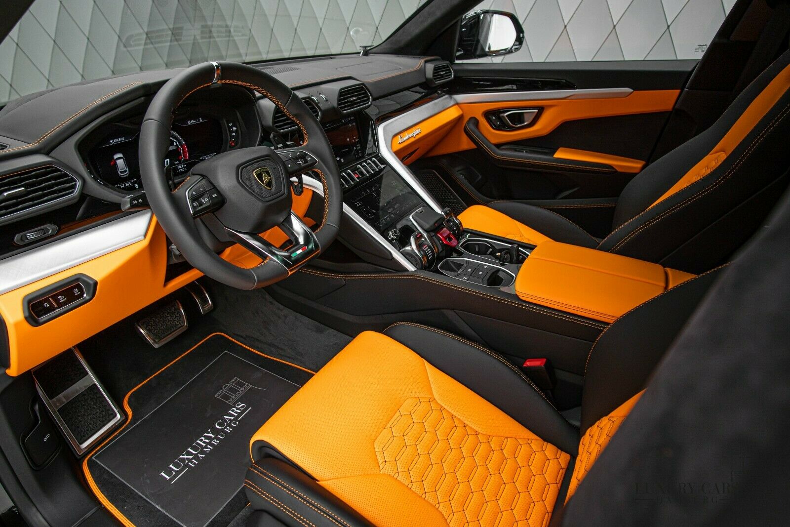 2020 Lamborghini Urus, 4/17
