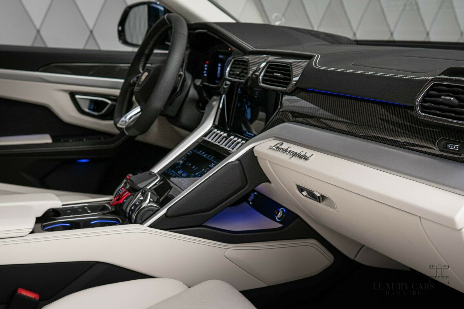 2020 Lamborghini Urus, 2/20