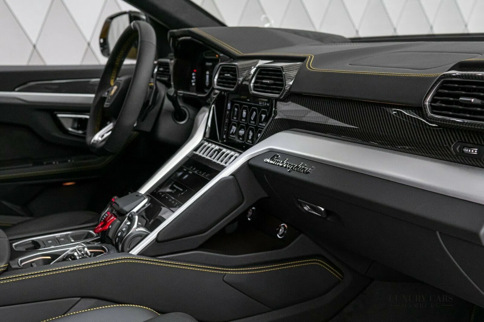 2020 Lamborghini Urus interior, Leather Black