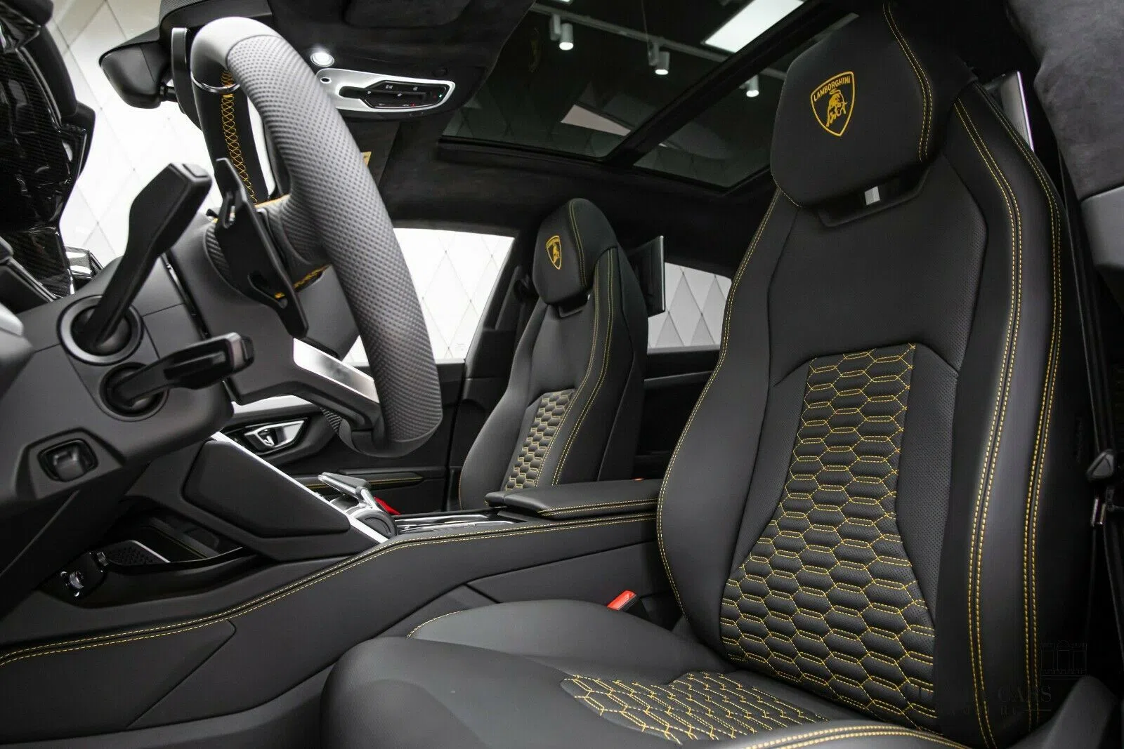 2020 Lamborghini Urus interior, seats, Leather Black