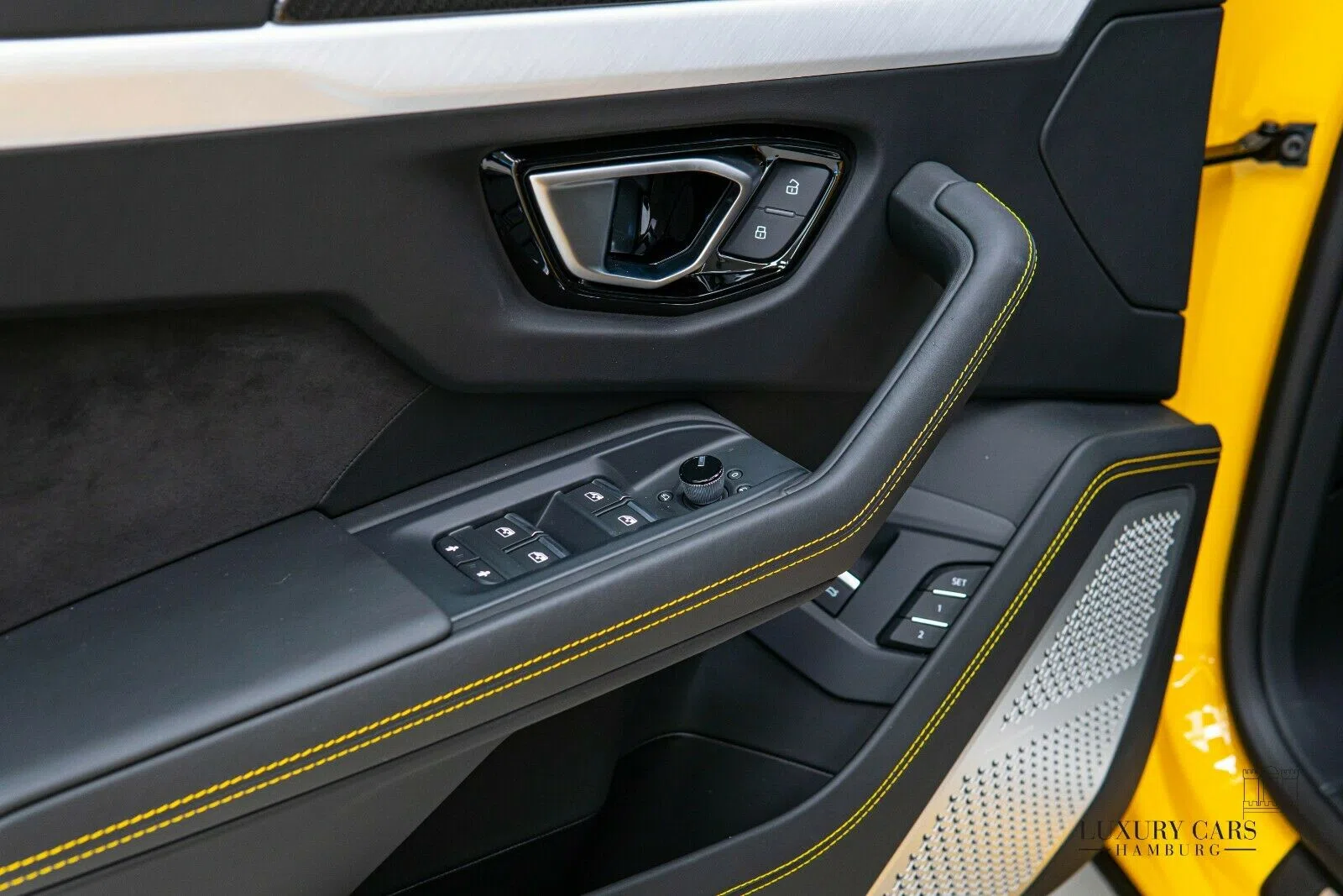 2020 Lamborghini Urus interior, Leather Black