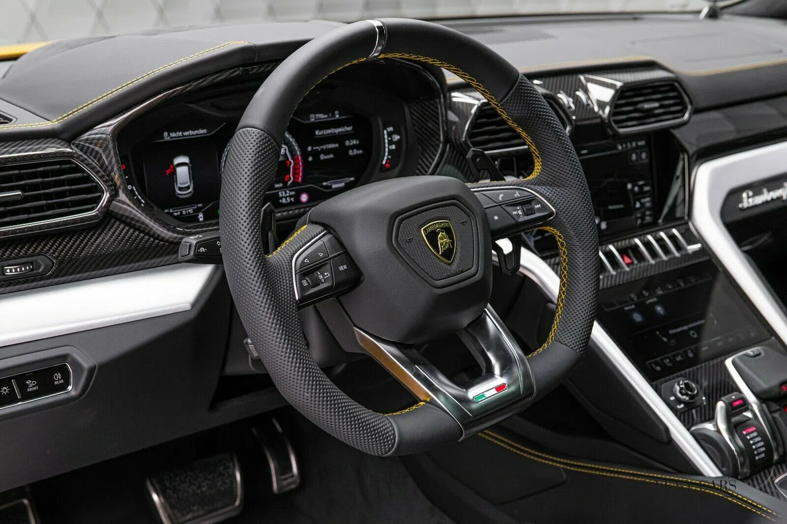 2020 Lamborghini Urus interior, Leather Black