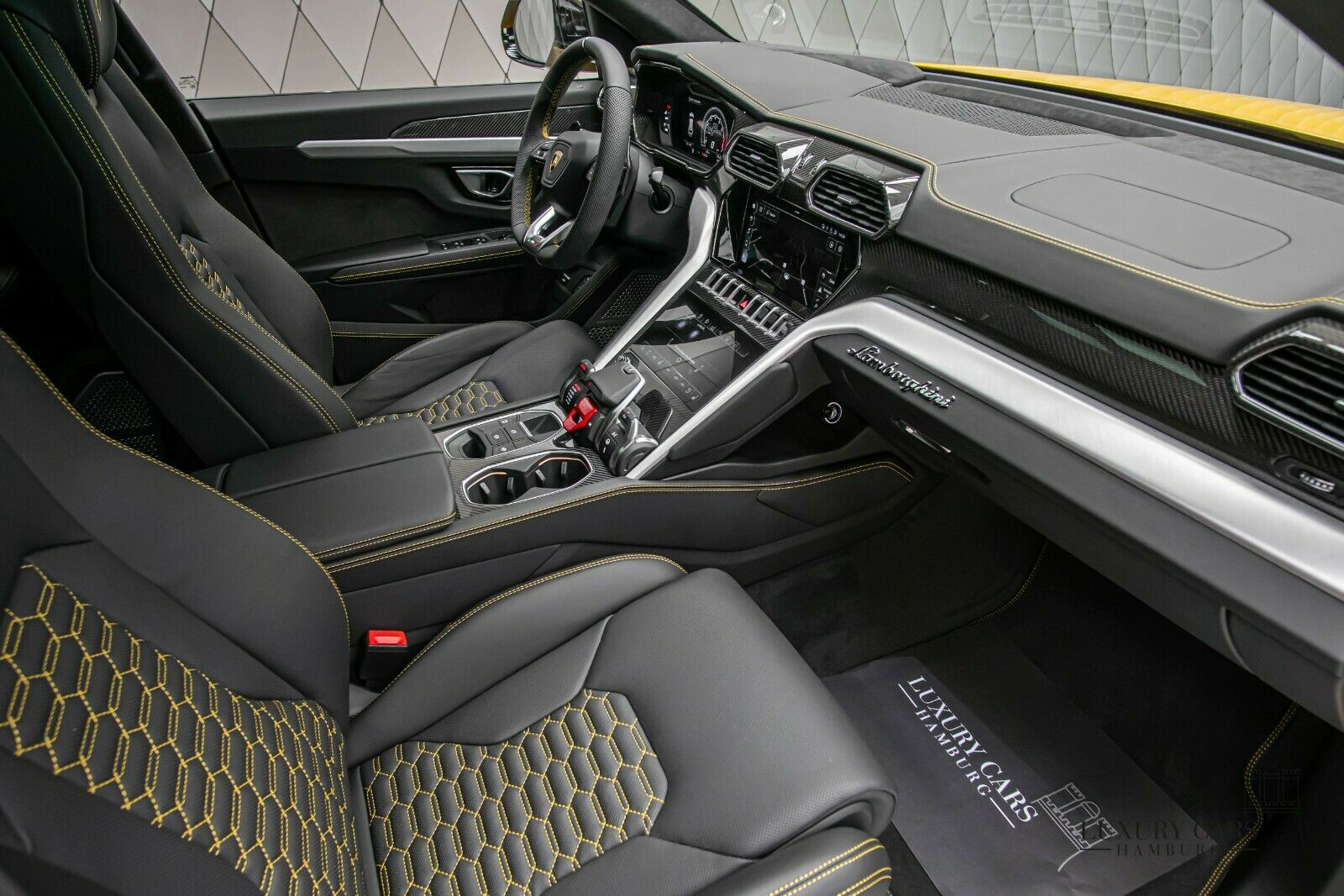2020 Lamborghini Urus, 12/20