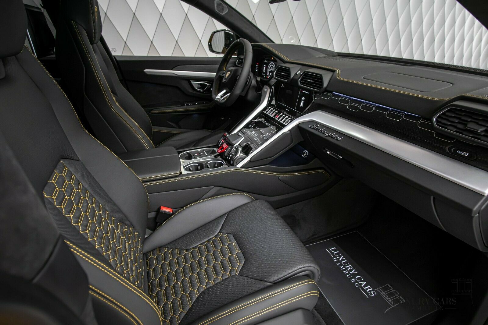 2020 Lamborghini Urus, 24/32