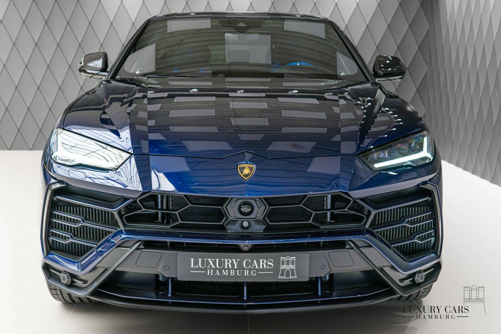 2020 Lamborghini Urus, 2/20