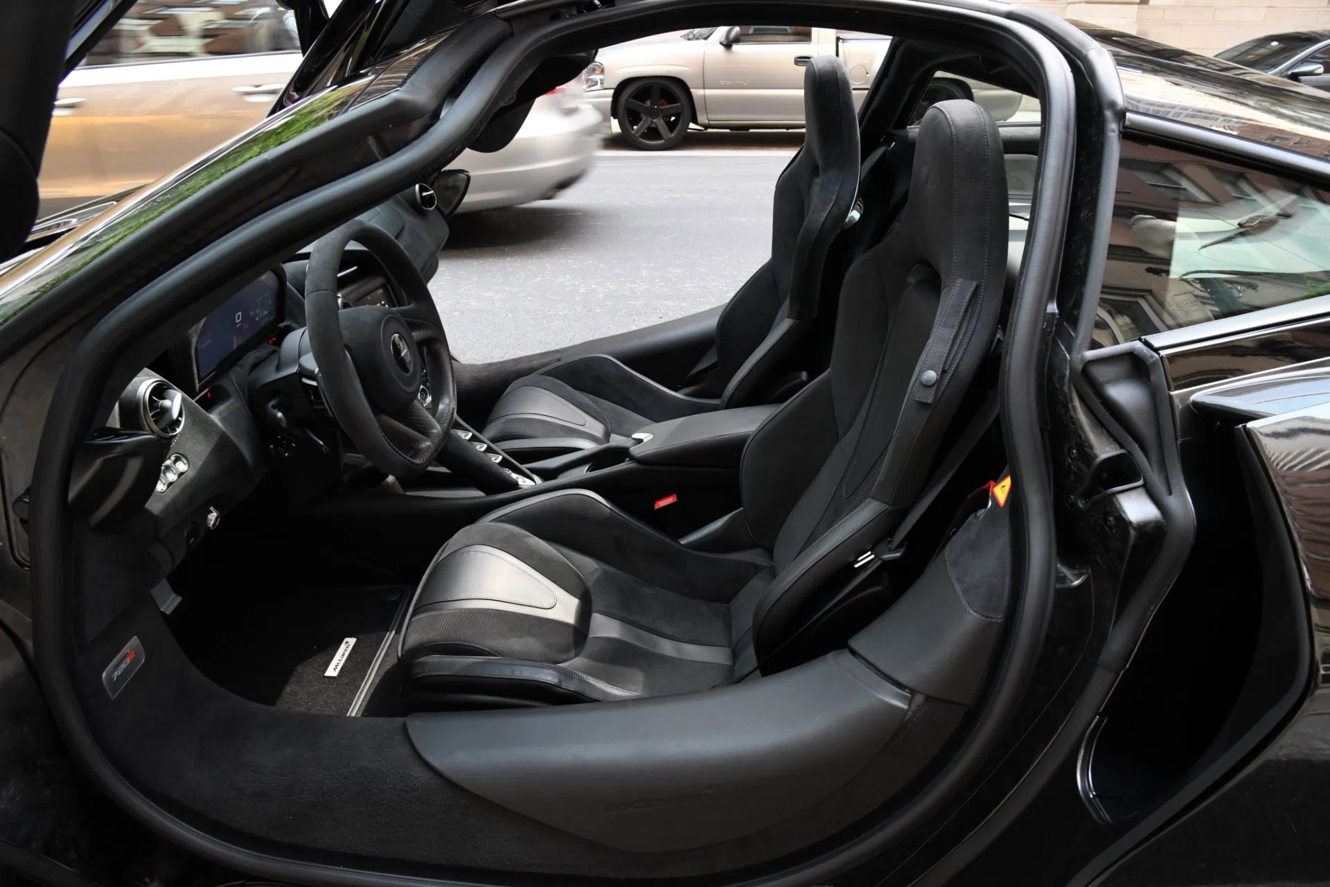 2018 McLaren 720S interior, seats, Carbon Black
