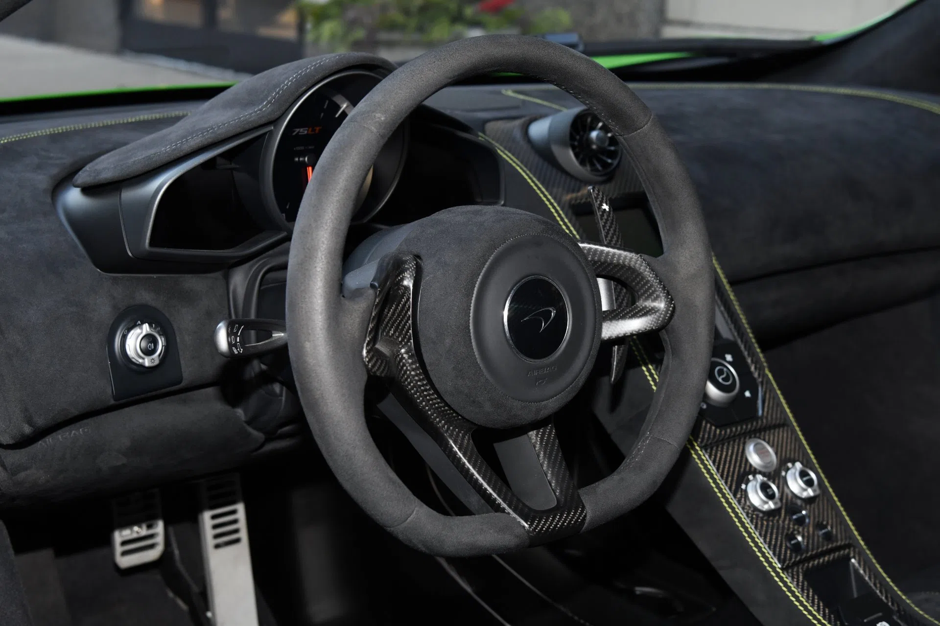 2016 McLaren 675LT interior, steering wheel, Carbon Black