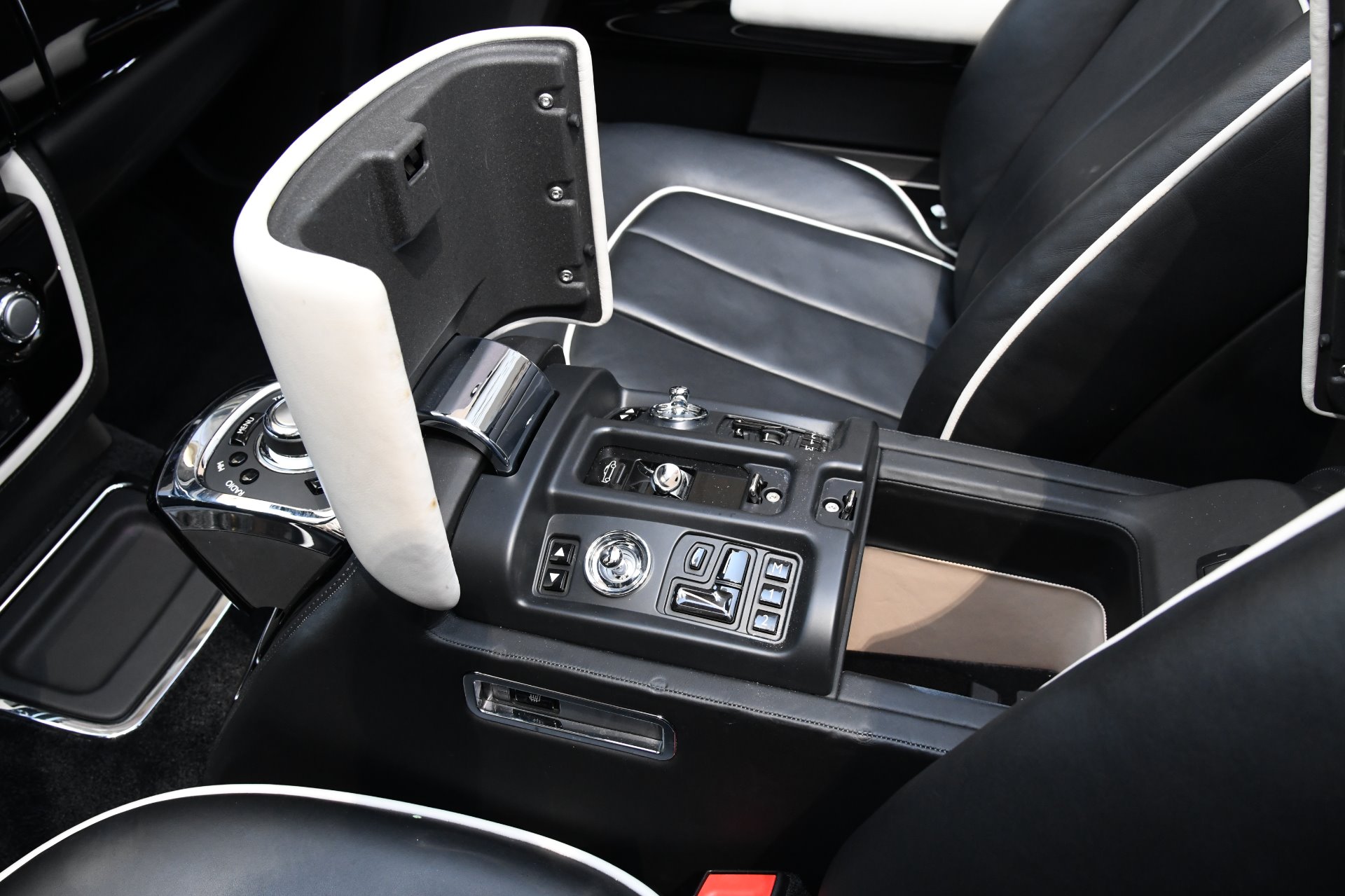 2016 Rolls-Royce Phantom Drophead Coupe, 13/20