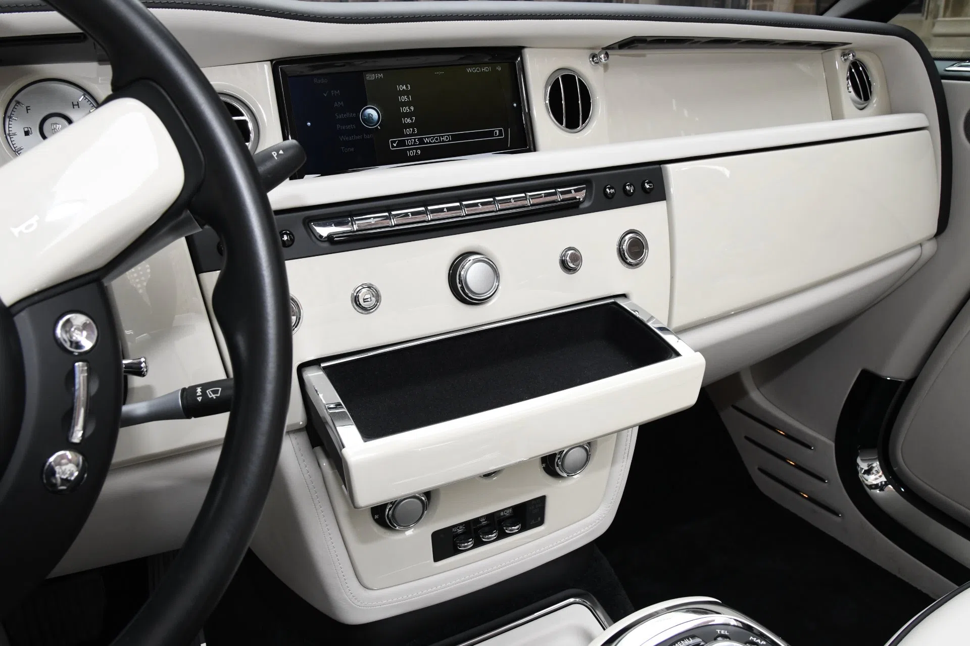 2015 Rolls-Royce Phantom Drophead Coupe interior, Seashell