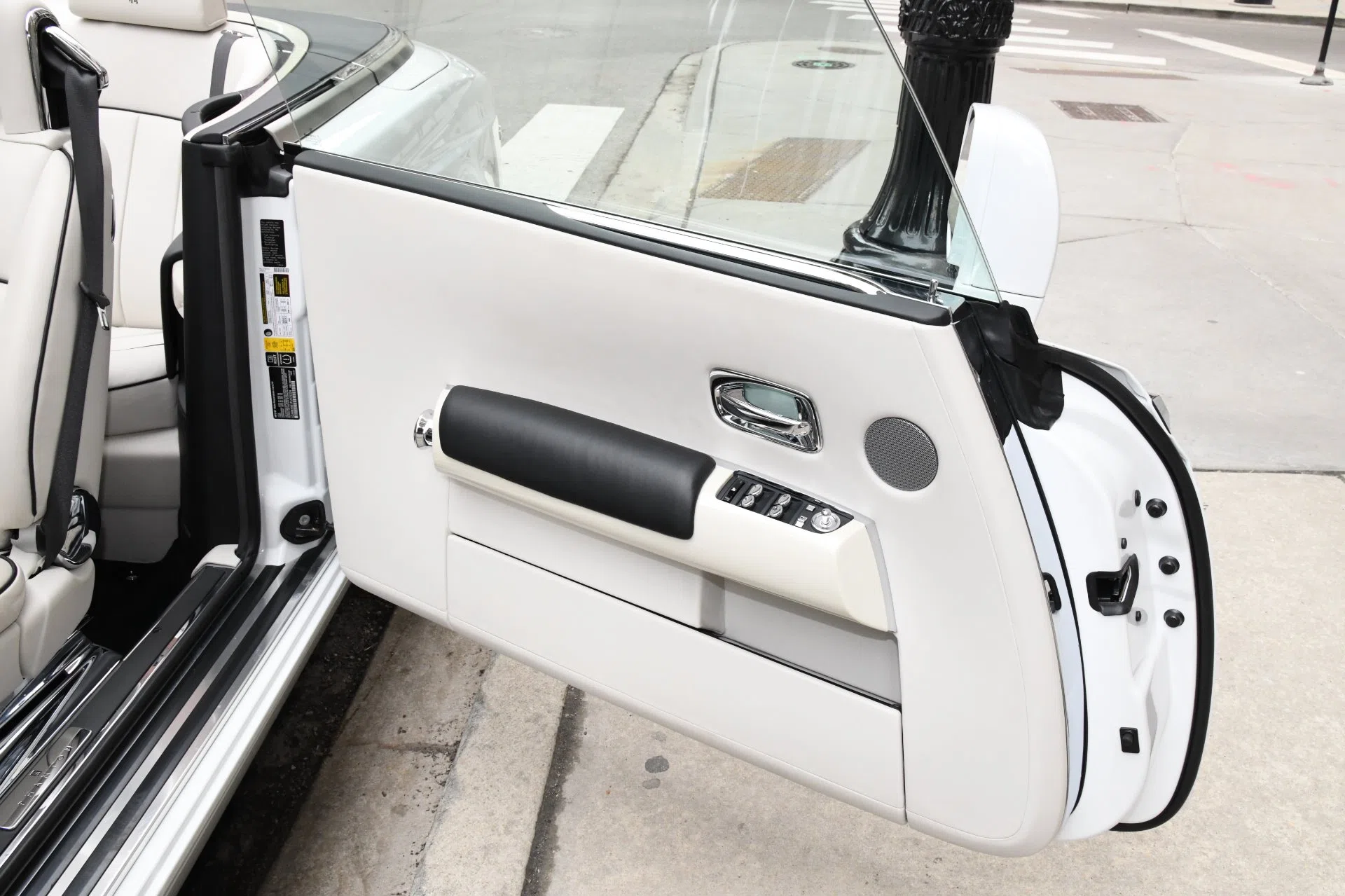 2015 Rolls-Royce Phantom Drophead Coupe interior, door panel, Seashell