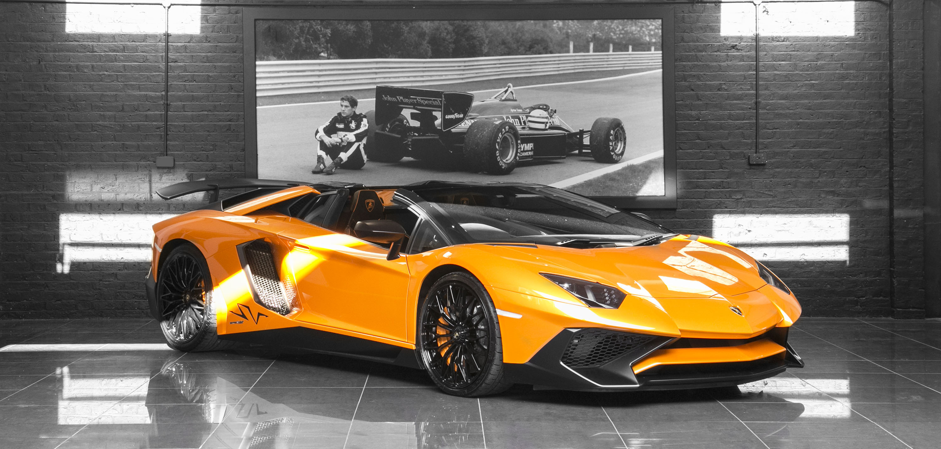2016 Lamborghini Aventador SV Roadster LP750-4, 18/20