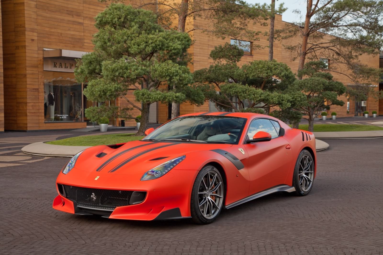 2017 Ferrari F12 TDF, 7/8