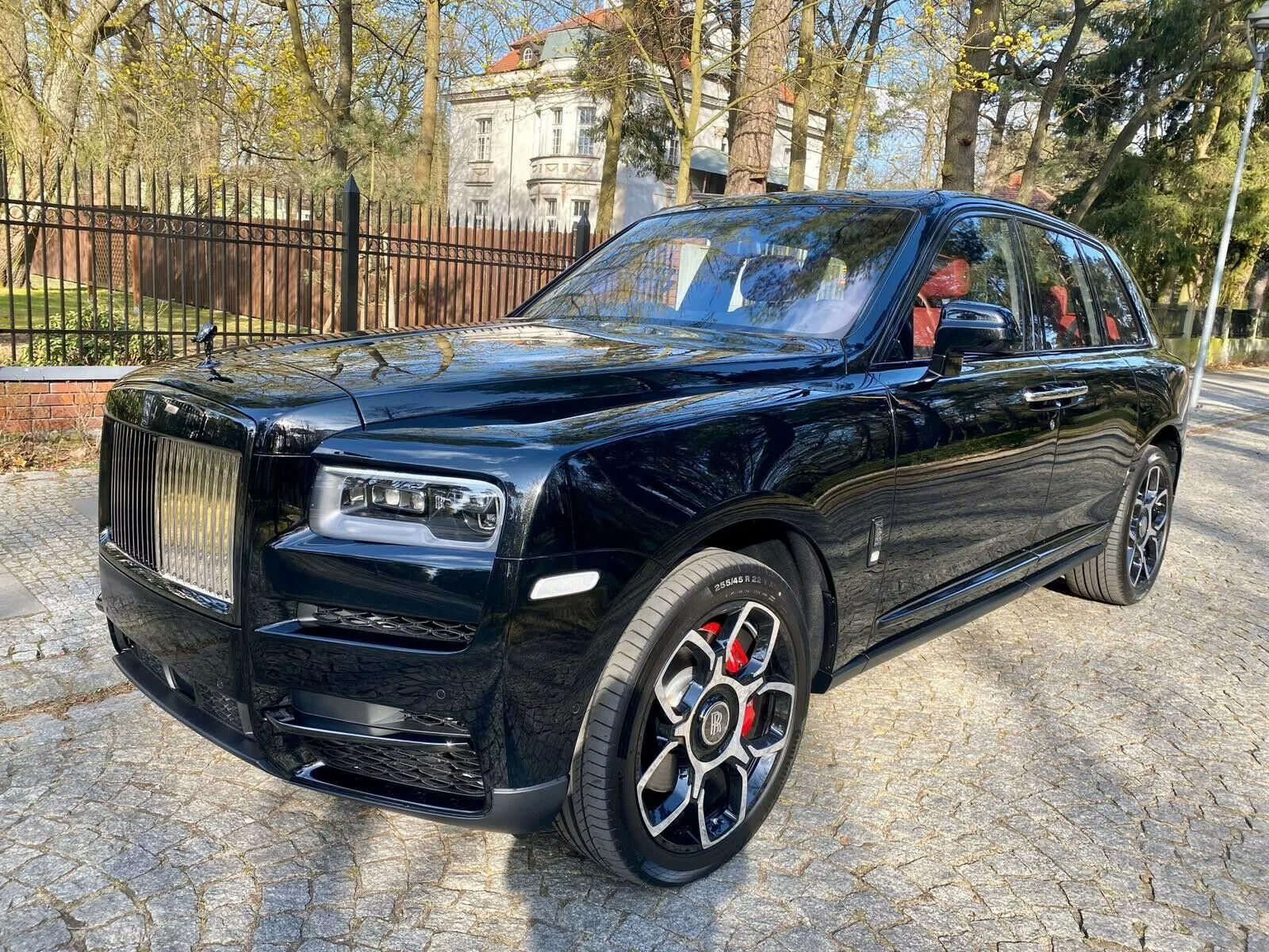 2020 Rolls-Royce Cullinan for sale, exterior, Diamond Black