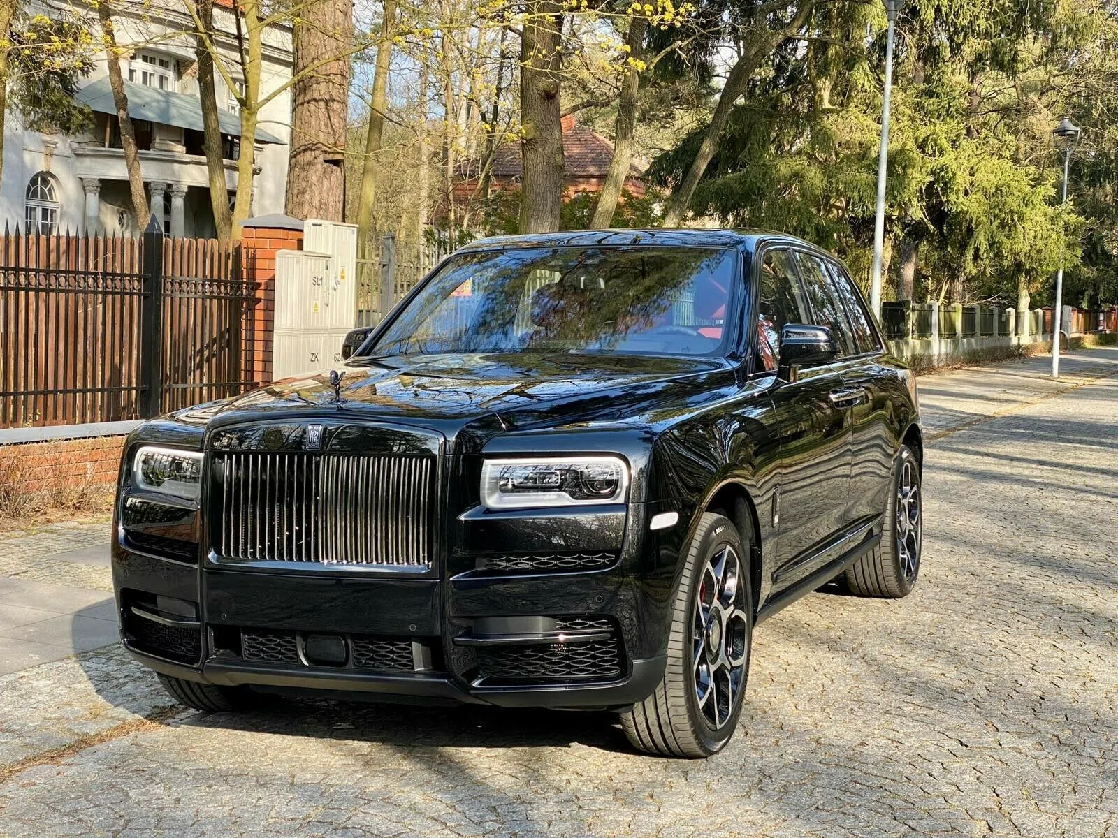 2020 Rolls-Royce Cullinan for sale, exterior, Diamond Black