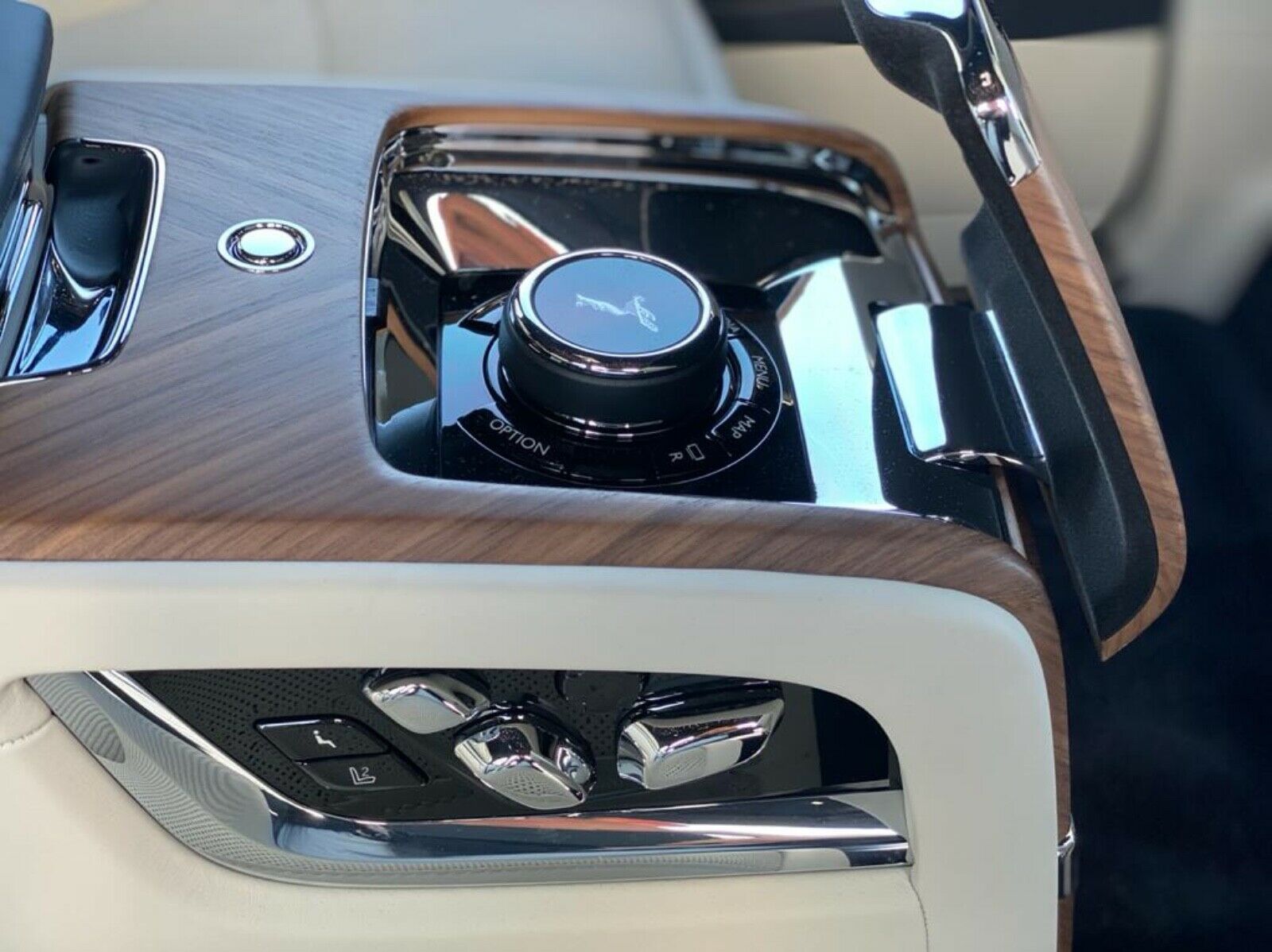 2020 Rolls-Royce Cullinan, 8/20