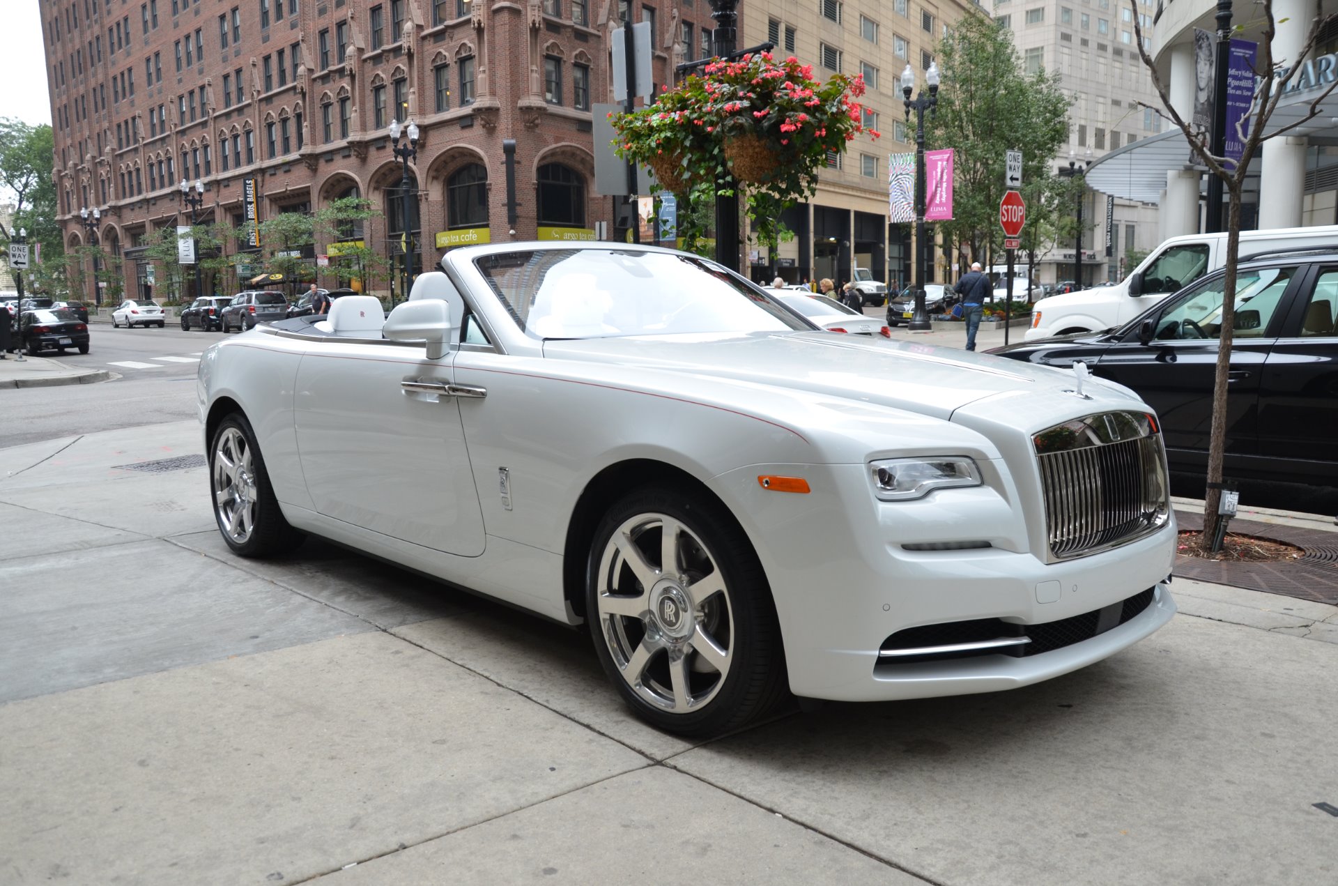 2018 Rolls-Royce Dawn Fashion