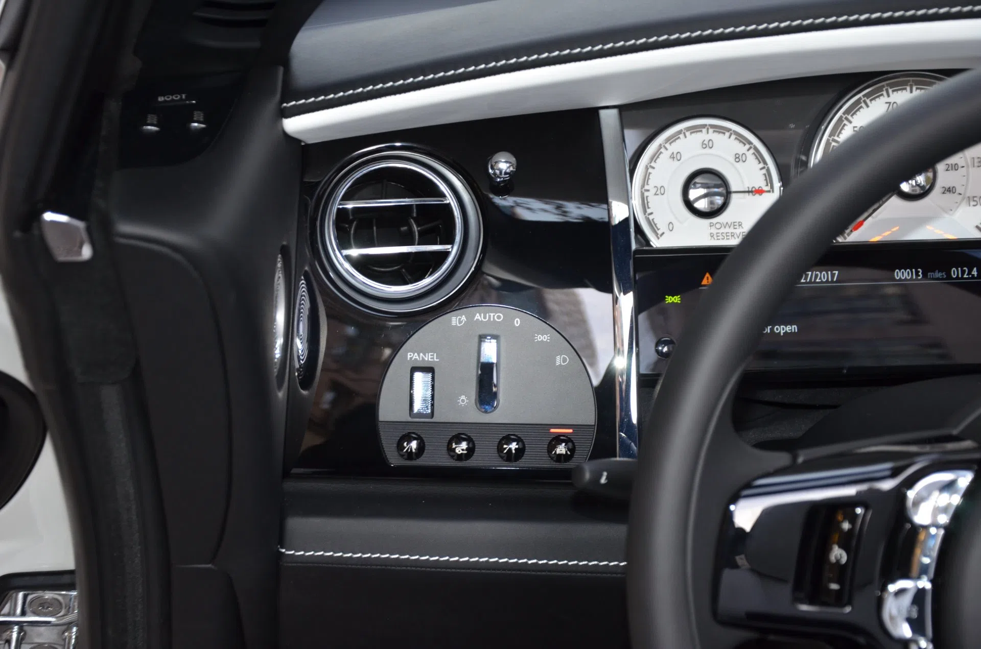2018 Rolls-Royce Dawn interior, Arctic White