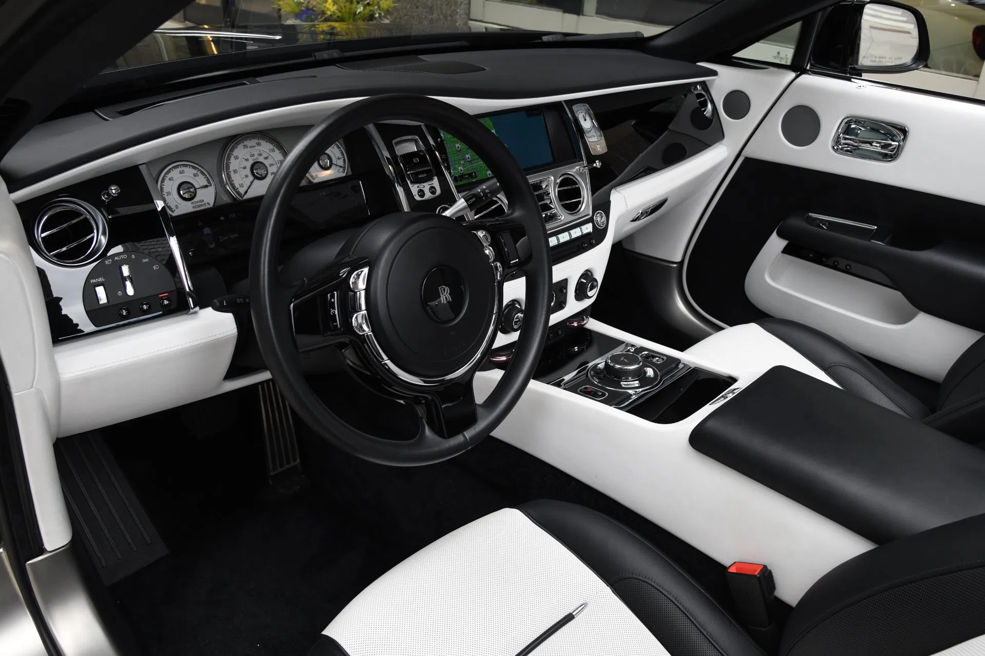 2018 Rolls-Royce Dawn interior, dashboard, Arctic White