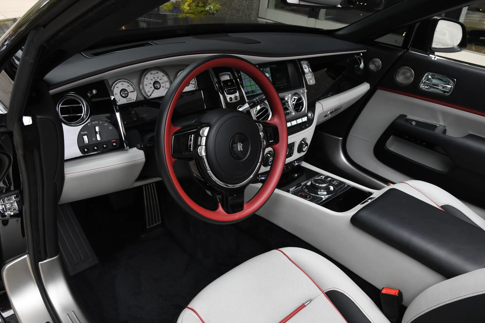 2018 Rolls-Royce Dawn interior, dashboard, Black
