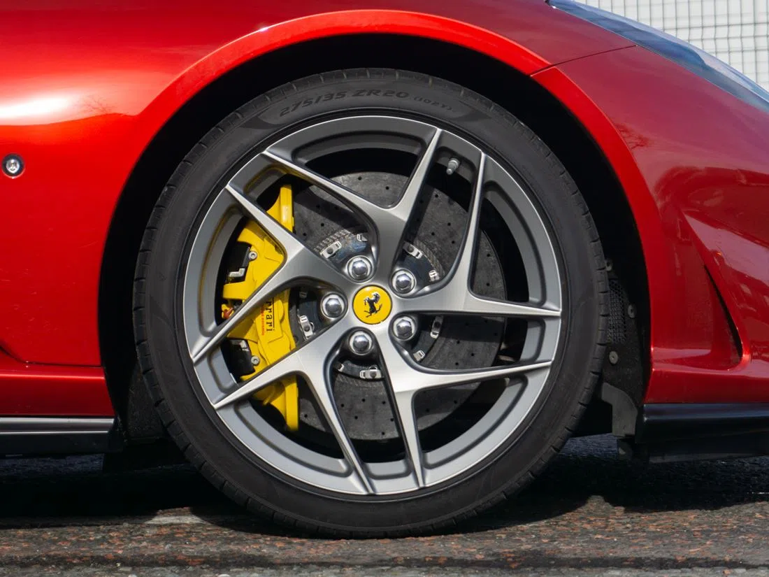 2018 Ferrari 812 Superfast wheel