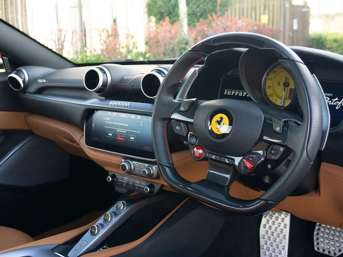 2019 Ferrari Portofino interior, dashboard, Cuoio