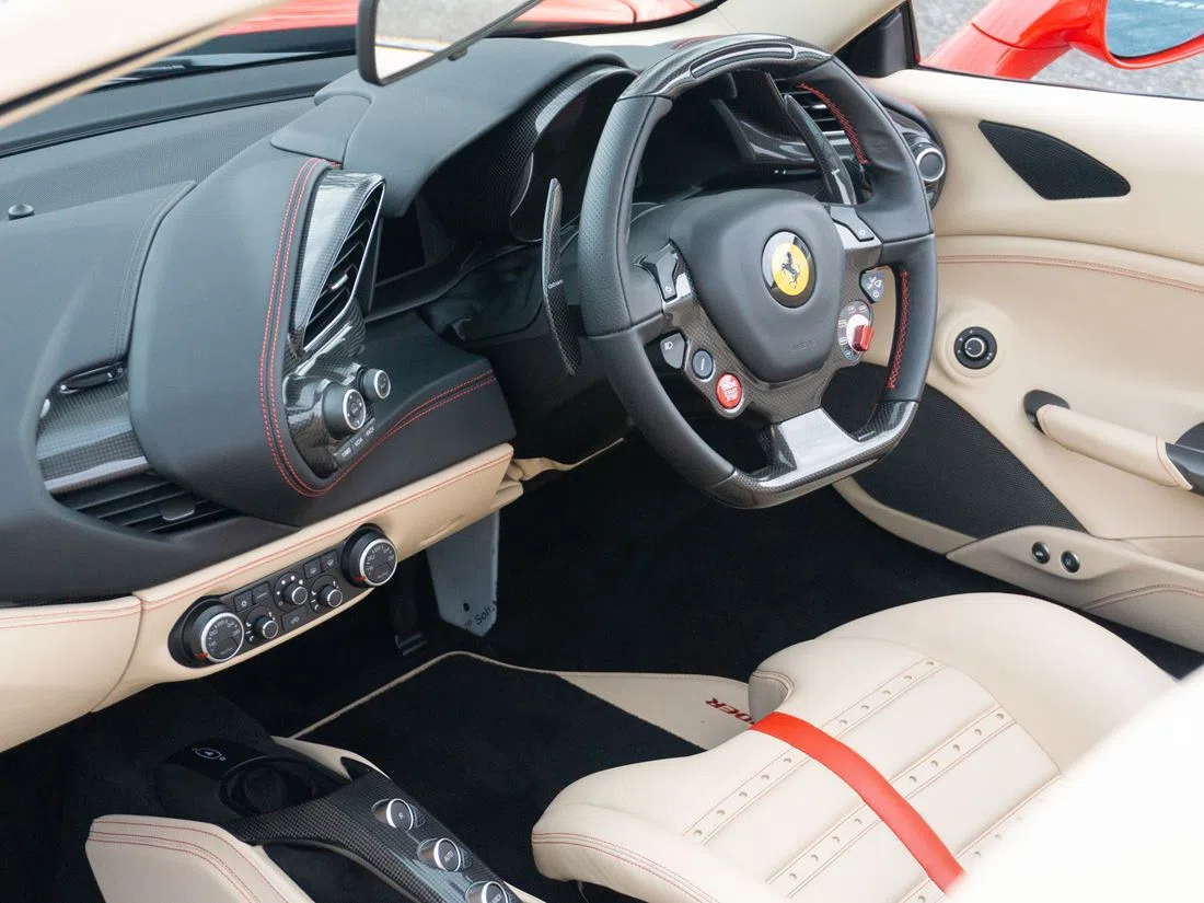 2018 Ferrari 488 Spider interior, Sabbia