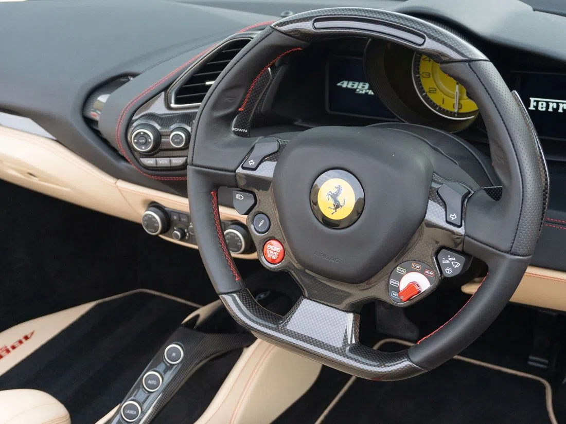 2018 Ferrari 488 Spider interior, Sabbia