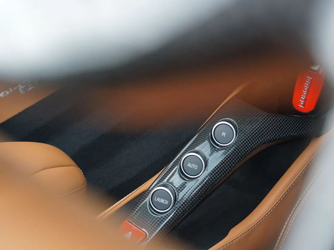 2018 Ferrari 488 Spider interior, Cuoio