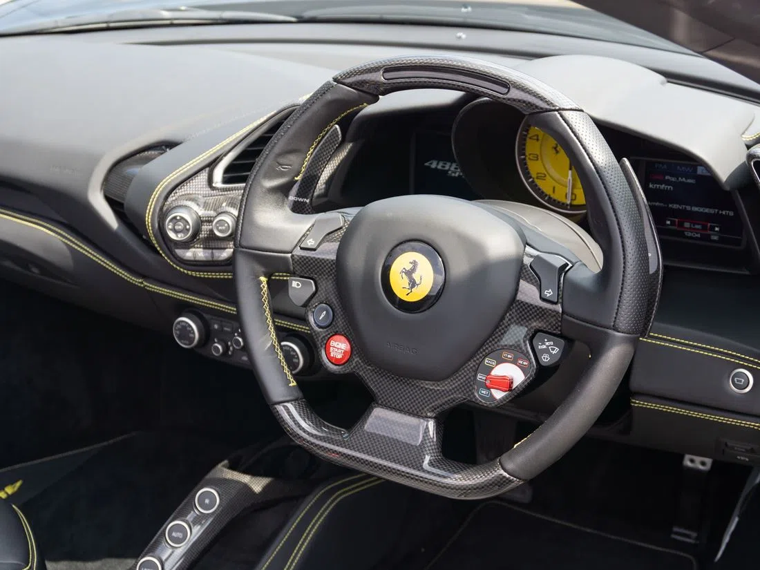 2018 Ferrari 488 Spider interior, Nero